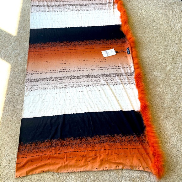 Luna throw scarf quality material new with tags - Picture 2 of 9